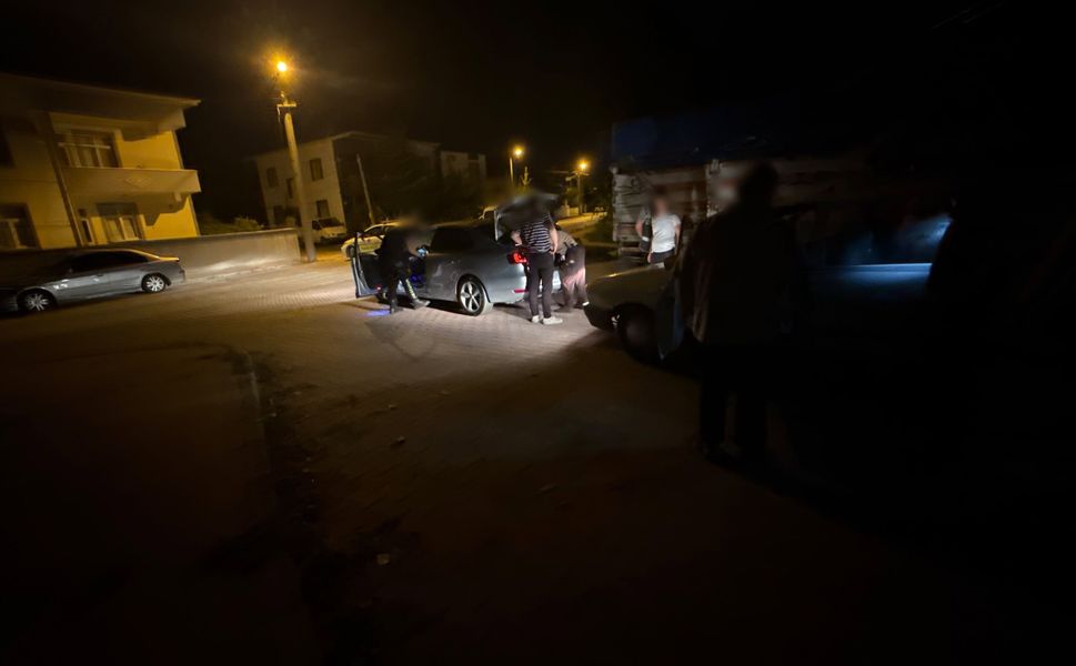 Erbaa’da Gece Uygulaması: Ruhsatsız Silah Ele Geçirildi, Alkollü Sürücülere Ceza Yağdı
