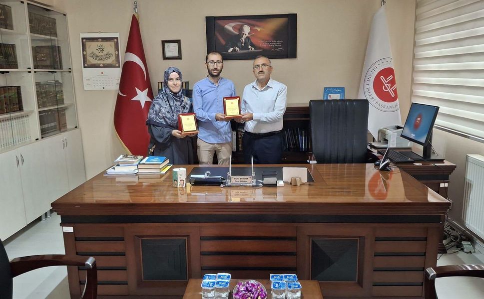 Erbaa İlçe Müftülüğünden Veda Eden Görevlilere Plaket Takdim Edildi