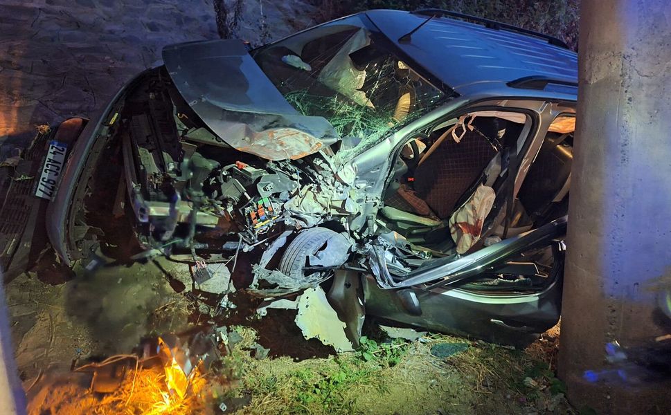Tokat`ta Hafif Ticari Araç Yol Kenarına Savruldu; 1 Ölü, 3 Yaralı
