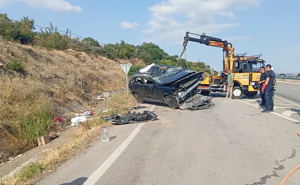Erbaa'dan Yola Çıkan Aile Kaza Yaptı: Otomobil Takla Attı, 4 Kişi Yaralandı