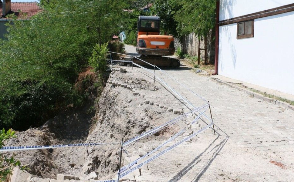 Niksar Kale Yolu 6 Gün Boyunca Araç Trafiğine Kapalı Olacak