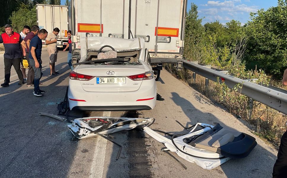 Tokat'ta TIR'a Arkadan Çarpan Otomobil Sürücüsü Öldü