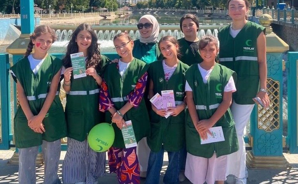 Yeşilay’ın Minik Gönüllülerinden Yeşilırmak Kenarında Anlamlı Farkındalık