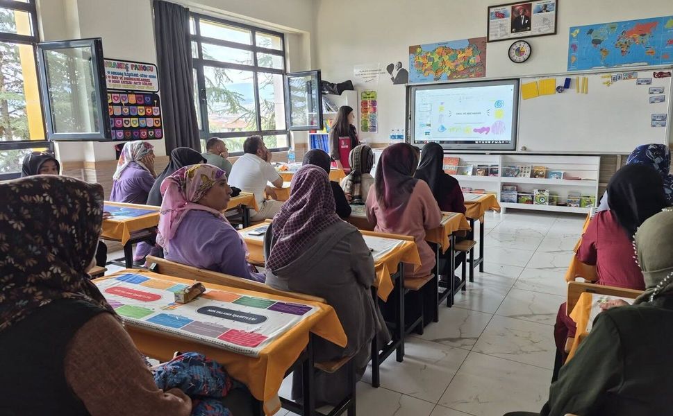 Erbaa Sosyal Hizmet Merkezi’nden Velilere "Okul Ve Aile Hayatı" Eğitimi