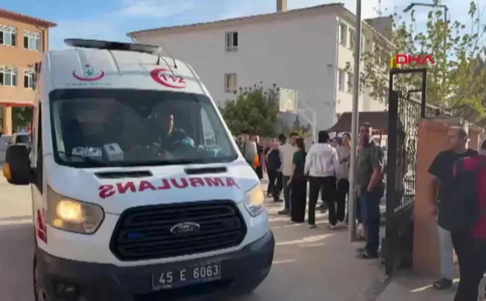 Manisa’da Okul Önünde Silahlı Saldırı: 8 Kişi Yaralandı