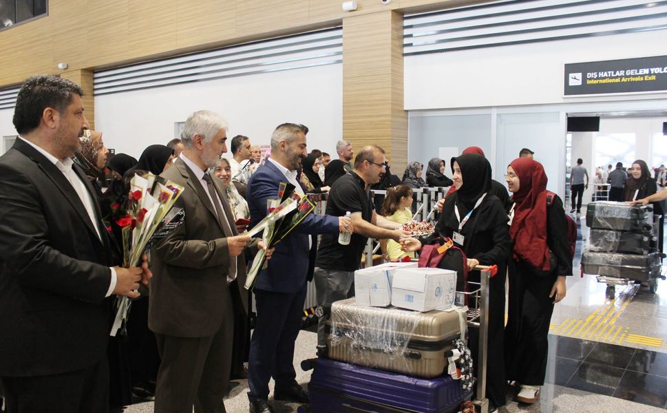 Tokat’ta Umre Sevinci: Kutsal Topraklardan Dönen Hafızlar Coşkuyla Karşılandı