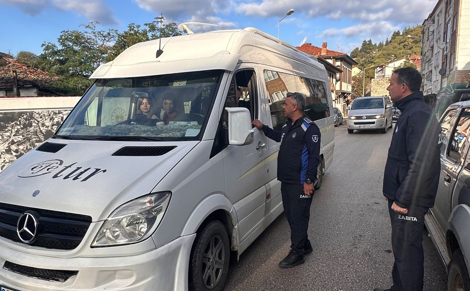Niksar `da Zabıta Ekiplerinden S Plakalı Servis Araçlarına Denetim