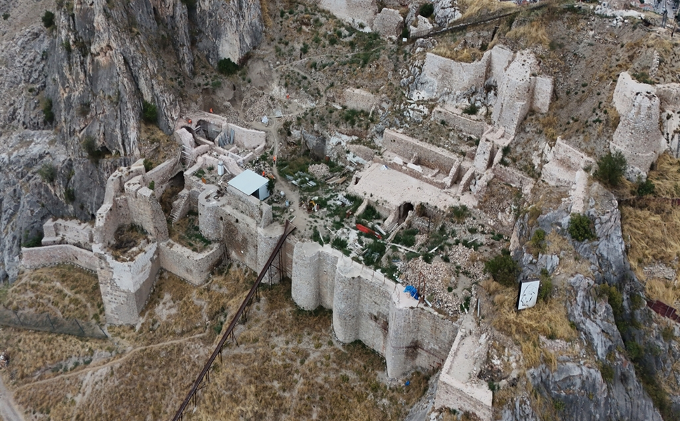 Tokat Kalesi Restorasyonunda Yüzde 40 İlerleme Sağlandı: Kazı Çalışmaları Sürüyor