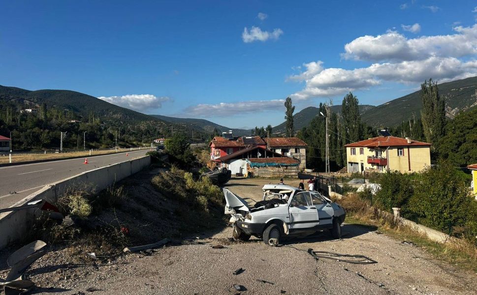 Tokat-Niksar Karayolunda Kavşakta Feci Çarpışma: 1 Ölü, 3 Yaralı
