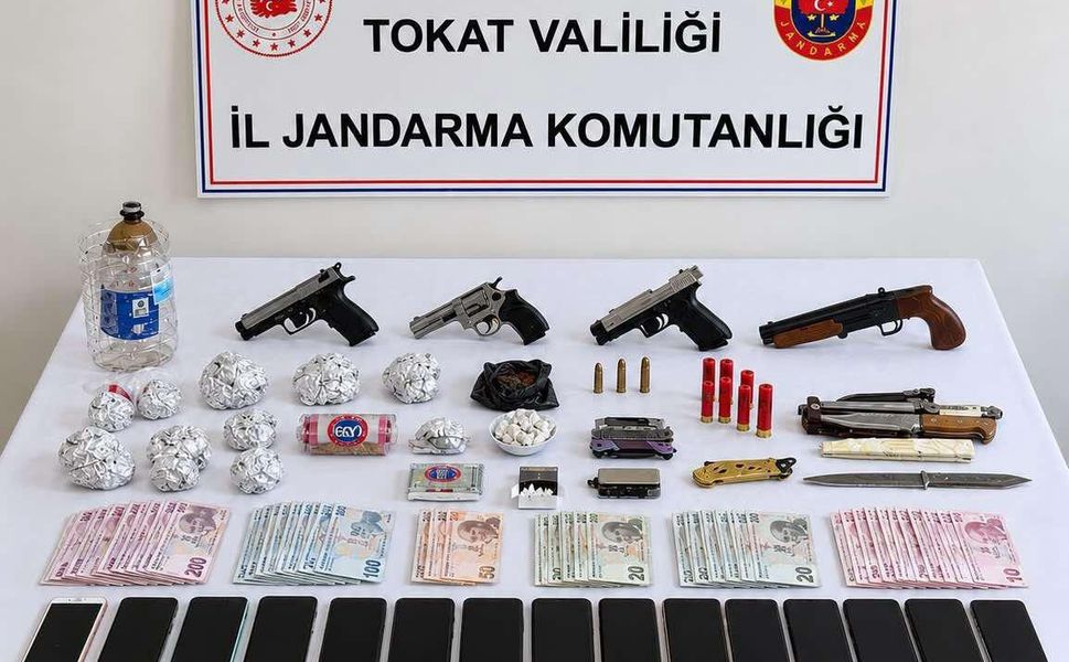 Tokat’ta Jandarmadan Zehir Tacirlerine Büyük Darbe: 3 İlçede 20 Şüpheli Yakalandı