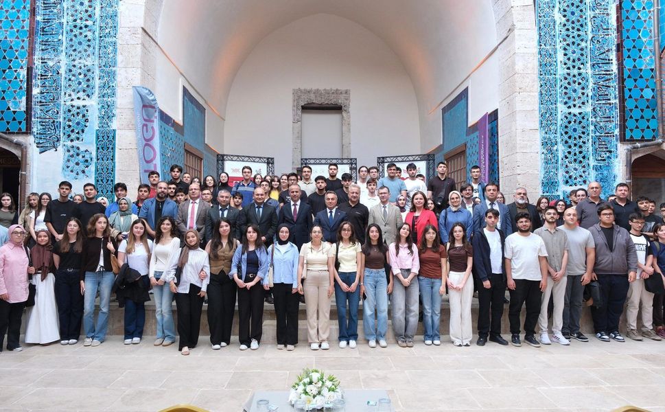 Yeni Tıp Öğrencileri Gökmedrese'nin Tarıhî Kimliğiyle Buluştu: Tıbbın Tarihine İlk Yolculuk