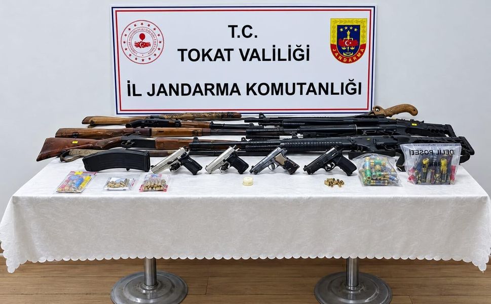 Erbaa’da Silah Ve Uyuşturucu Operasyonu: 15 Farklı Adrese Eş Zamanlı Baskın