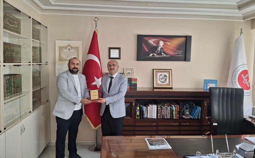Erbaa Büyük Camii Yenilendi: Hayırseverlere Plaketle Teşekkür Edildi!