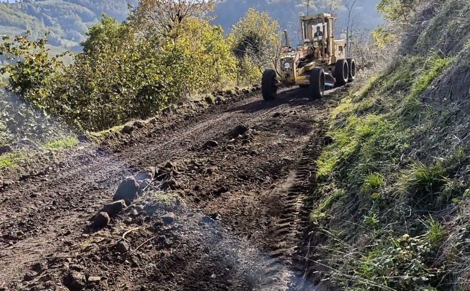Erbaa Köylerinde Yol ve Altyapı Çalışmaları Devam Ediyor
