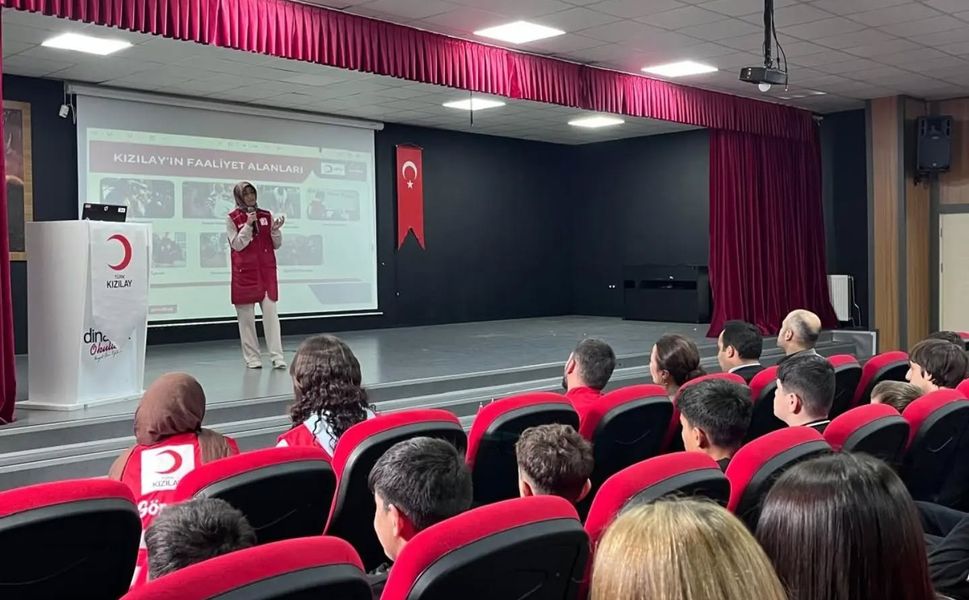 Tokat’ta İyiliğin Kalbi Kızılay Haftası’nda Attı: Türk Kızılay’ı Öğrencilerle Buluştu