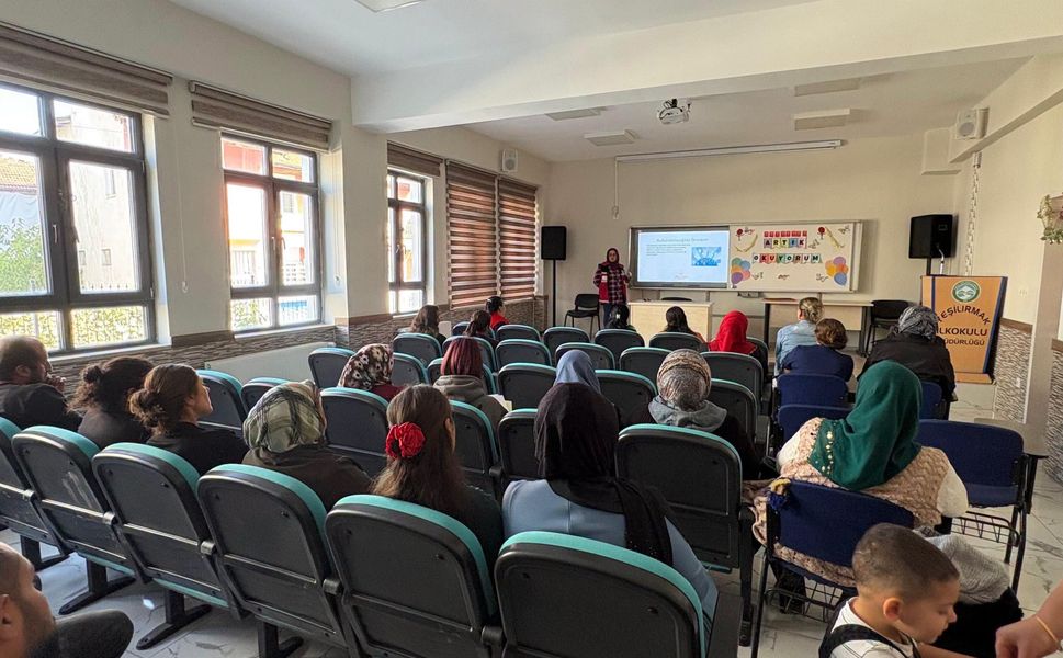 Tokat Aile Ve Sosyal Hizmetler İl Müdürlüğü’nden Öğrencilere Bilinçli Teknoloji Eğitimi