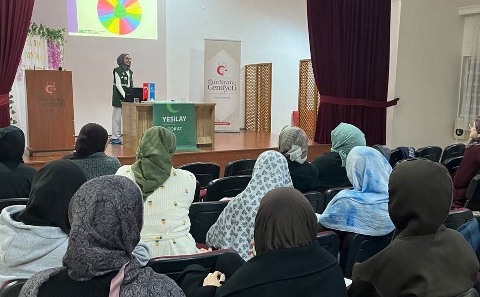 Yeşilay Tokat Şubesi’nden Kız Öğrenci Yurdunda "Teknoloji Bağımlılığı" Akran Eğitimi