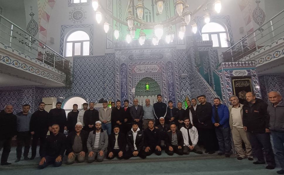 Erbaa Çarşı Camii’nde Sabah Namazı Coşkusu: "Şehirlerin Kalbi Camilerde Buluşuyoruz"
