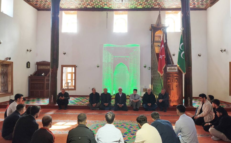Erbaa’da Üniversitelilerden Silahtar Ömer Paşa Camii’ne Ziyaret