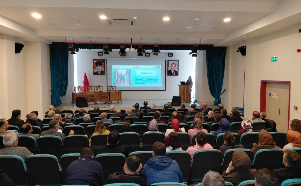 Tokat Emniyetinden Okullarda Güvenlik Eğitimi: 584 Eğitimciye Bilgilendirme!