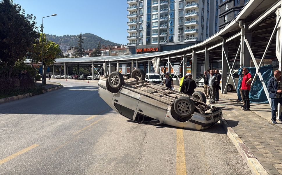 Tokat'ta Otomobil Devrildi: 3 Yaralı
