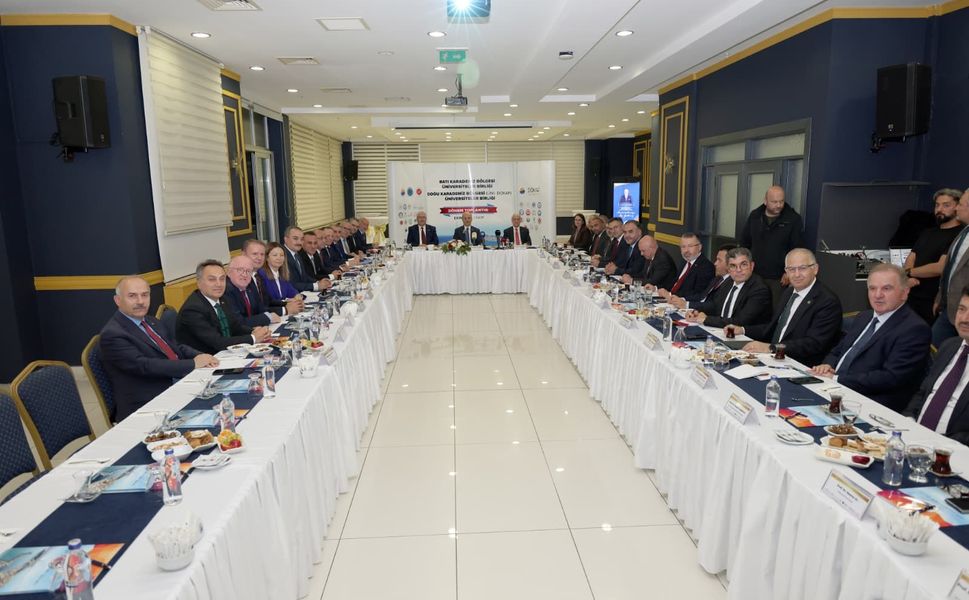 TOGÜ Rektörü Prof. Dr. Fatih Yılmaz Sinop’taki Bölgesel Üniversite Zirvesine Katıldı