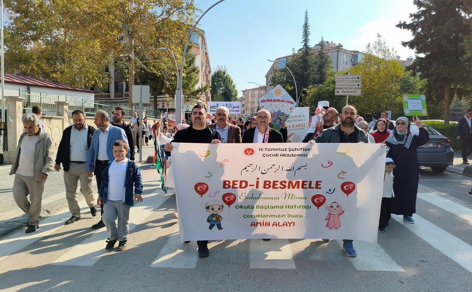 Erbaa’da Osmanlı Geleneği Yaşatıldı: Miniklerin "Bed-İ Besmele" Ve Âmin Alayı Heyecanı!