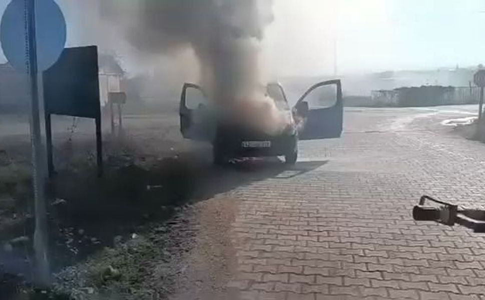 Erbaa’da Seyir Halindeki Hafif Ticari Araçta Yangın Paniği