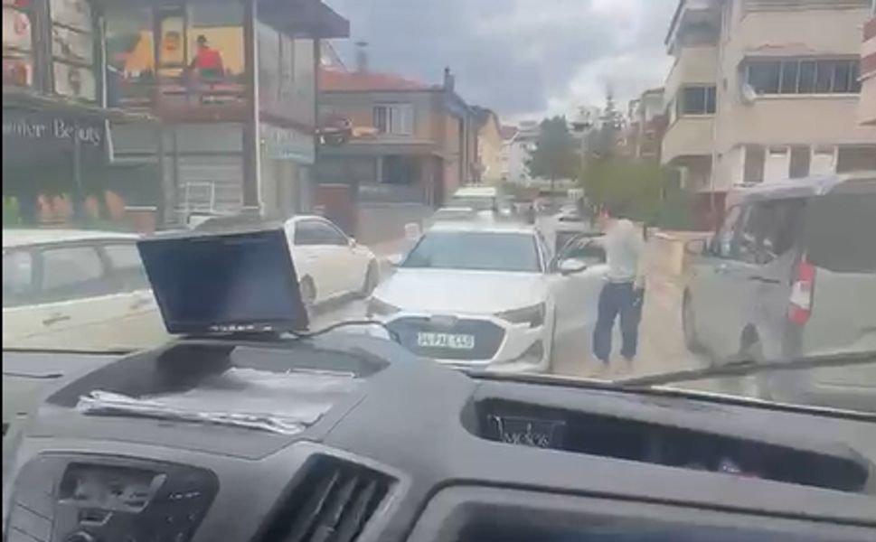 Tokat’ta Yol Tartışmasında Öğrenci Servisine Saldırdı