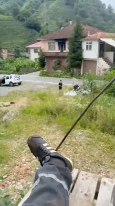 İlkel Teleferikle Tehlikeli Yolculuk Kamerada