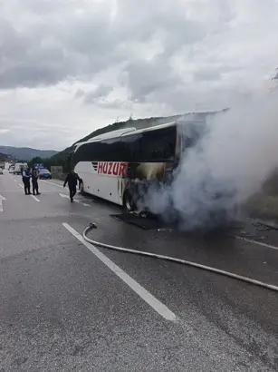 Yolcu Otobüsü Seyir Halindeyken Alev Aldı