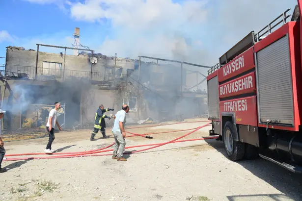Kayseri'de 2 Katlı Ev Yandı