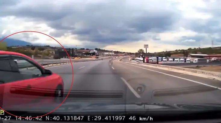 Otomobilin Önünü Kesen Sürücüyle Yanındaki Kişiye Toplam 360 Bin TL Ceza