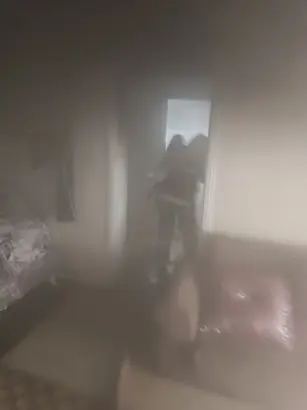 Mardin’de Binada Çıkan Yangında Mahsur Kalan 2 Kişi Kurtarıldı
